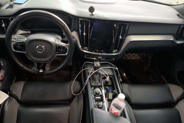 Used Volvo S60 2020 T4 Zhiyuan Sport Edition Center Console