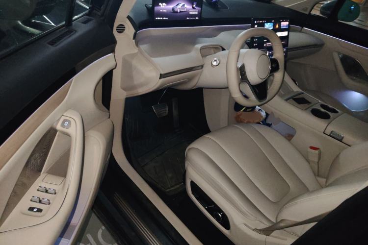 Used Hima Luxeed R7 2024 All-Electric 802 km Max Driver Seat