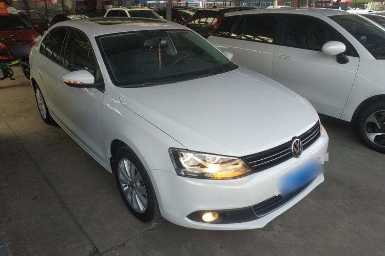 Used Volkswagen Sagitar 2014 Revised Version 1.4TSI Automatic Luxury Edition Front Right 45 Deg