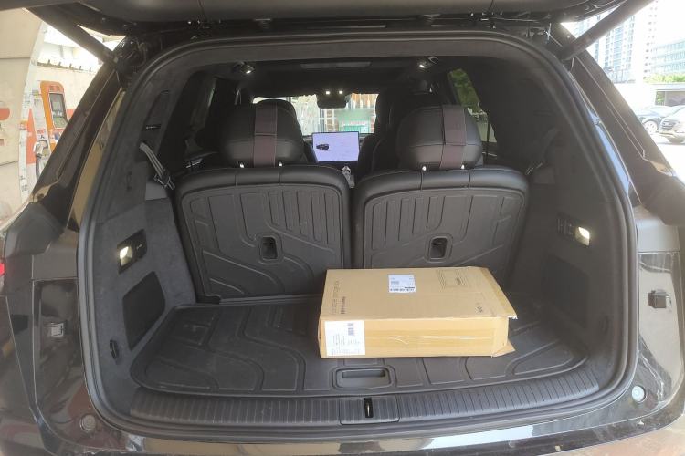 Used ONVO Luxeed L90 2025 Model—Max Six-Seater Version
