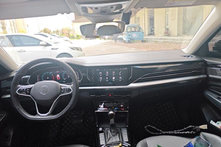 Used Volkswagen Passat 2022 330TSI Starry Luxury Edition Center Console