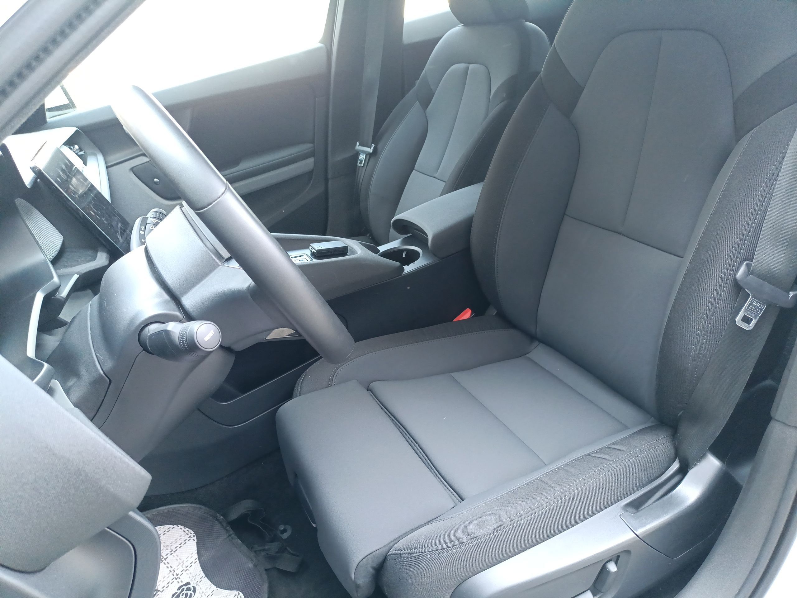 Переднее сиденье в автомобиле