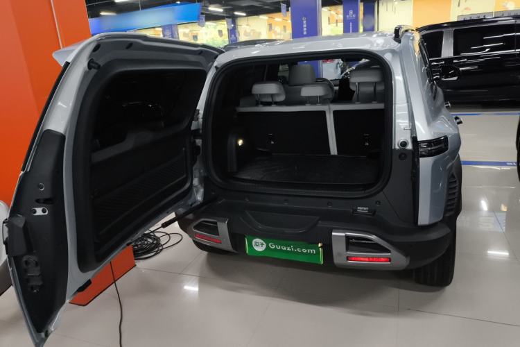 Used Formula Leopard Titanium 3 2025 501KM All-Wheel Drive Intelligent Driving Ultra Version Trunk