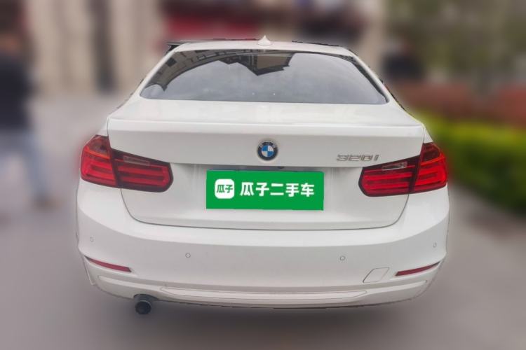 Used BMW 3 Series 2015 320i Luxury Line Stylish Edition Exterior 4