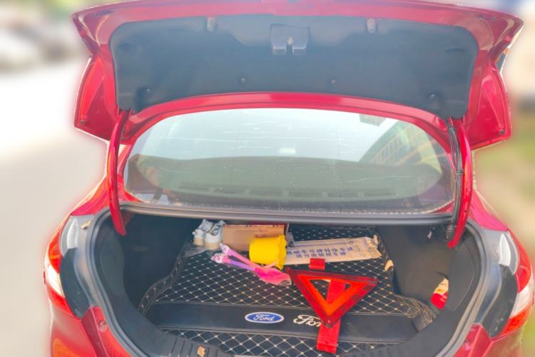 Used Ford Focus 2012 Sedan 1.6L Automatic Fashion Edition
