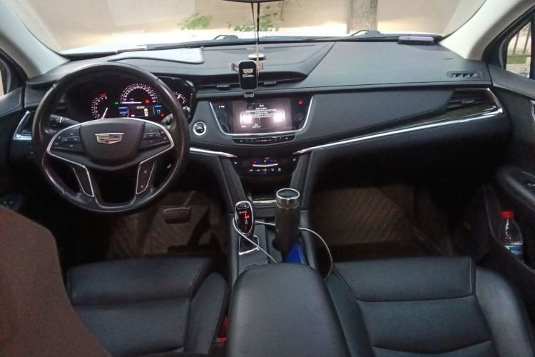 Used Cadillac XT5 2016 28T Four-Wheel Drive Luxury Model Center Console