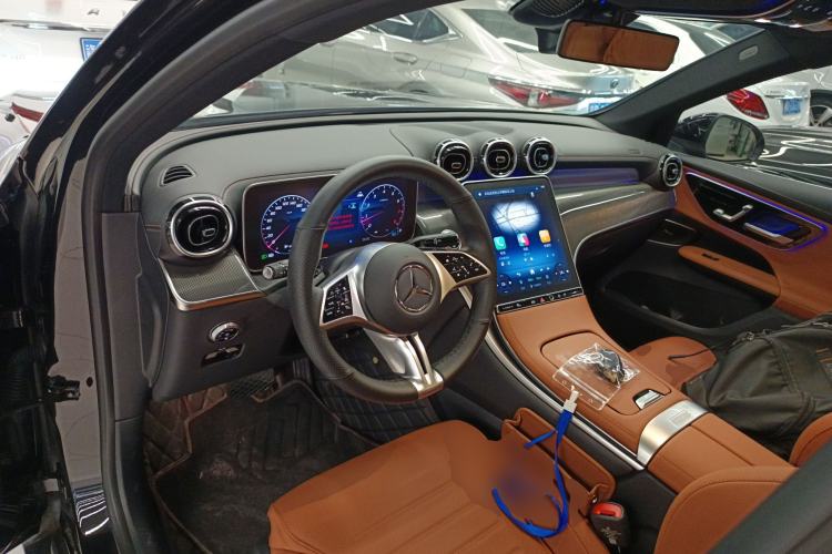 Used Mercedes-Benz GLC 2025 Refresh GLC 260 L 4MATIC Dynamic Edition Center Console