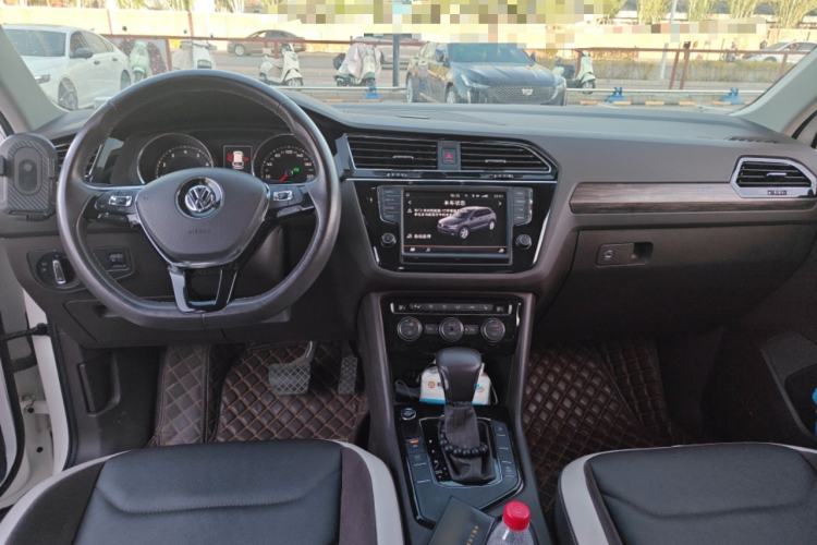 Used Volkswagen Tiguan L 2017 330TSI Automatic Two-Wheel Drive Luxury Edition Center Console