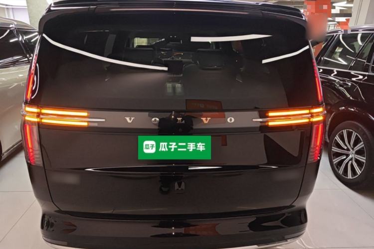 Used Volvo EM90 2025 Ultra Six-Seater
