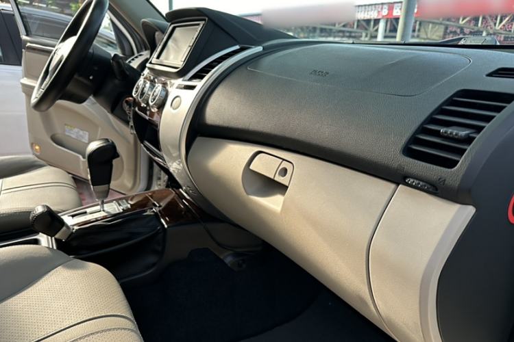 Used Mitsubishi Pajero Sport 2013 3.0L Automatic 4x4 Flagship Edition
