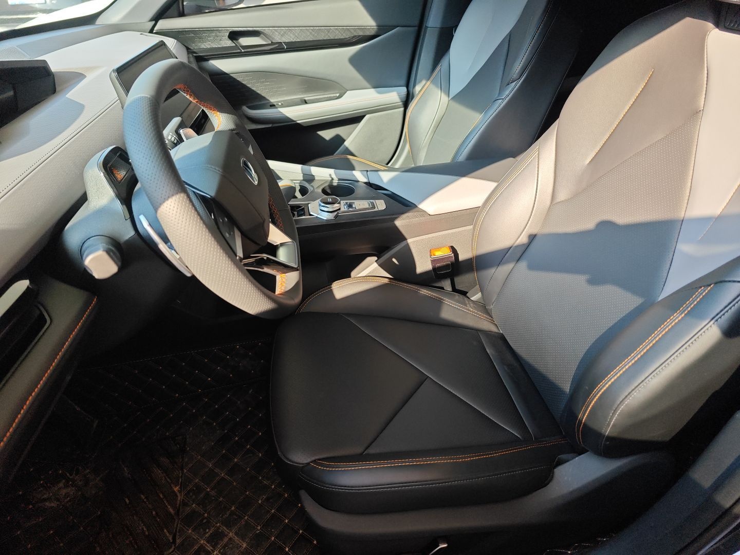 Переднее сиденье в автомобиле