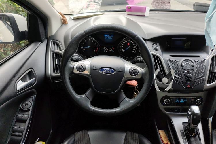 Used Ford Focus 2012 Sedan 1.6L Automatic Fashion Edition
