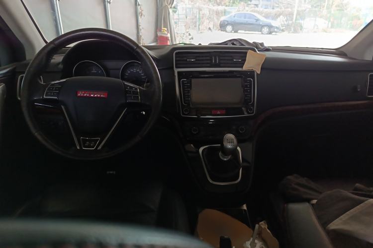 Used Haval H6 2014 Sport Edition 2.0T Diesel Manual Two-Wheel-Drive Elite Model Center Console