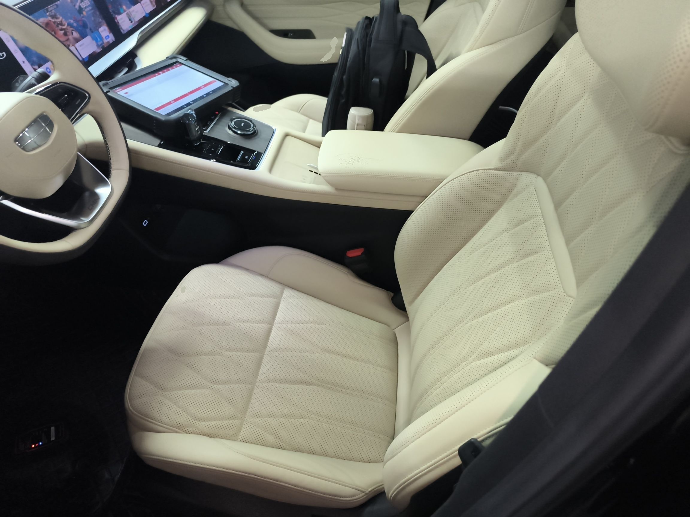 المقاعد الأمامية داخل السيارة