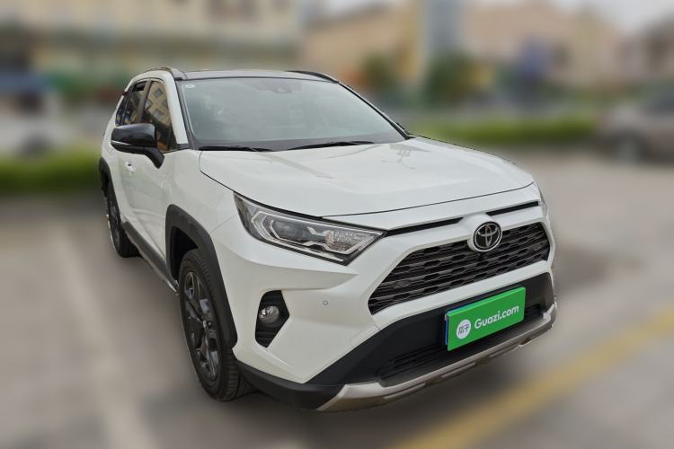 Used Toyota RAV4 2022 2.0L CVT Four-Wheel Drive Premium Edition Front Right 45 Deg