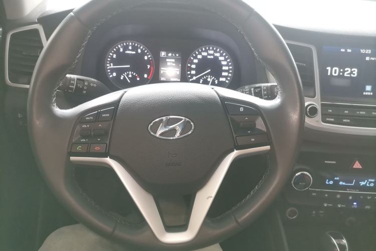 Used Hyundai Tucson 2018 1.6T Dual-Clutch Two-Wheel Drive 15th Anniversary Special Edition Steering Wheel