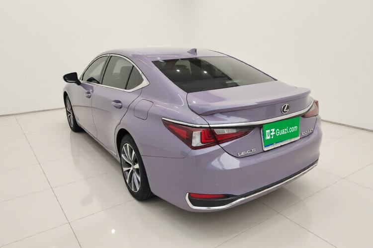 Used Lexus ES 2020 300h Premier Edition

