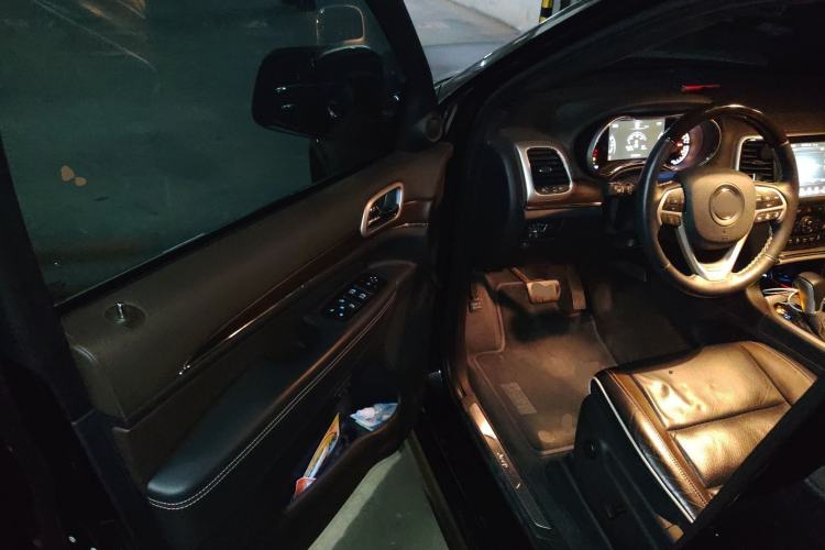 Used Jeep Grand Cherokee 2016 3.6L Luxury Navigation Edition
