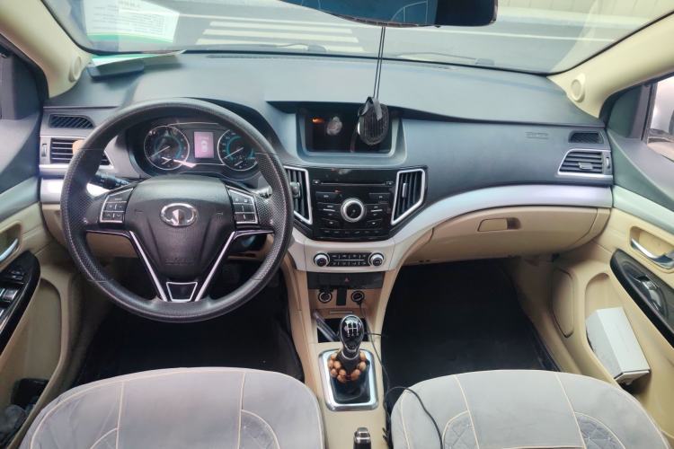 Used Great Wall C30 2015 1.5L Manual Comfort Model Center Console