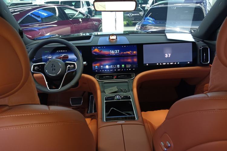 Used Hima AITO M9 2025 Extended-Range Ultra Version 52 kWh 6-Seater Center Console