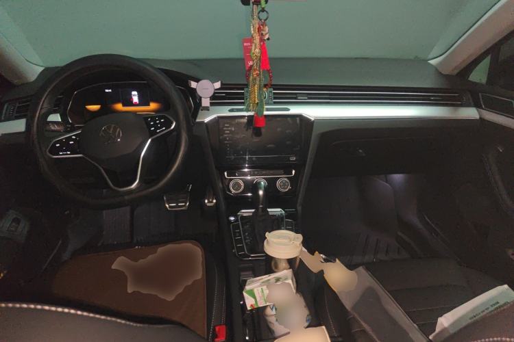 Used Volkswagen Magotan 2023 2 Million Units Limited-Edition 280TSI DSG Comfort Version Center Console