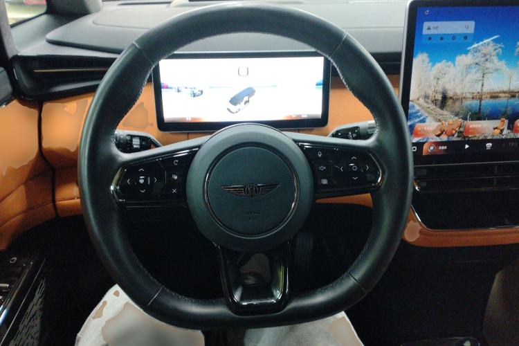 Used Geely Galaxy LEVC L380 2024 140-Degree 6-Seater All-Wheel-Drive Ultra