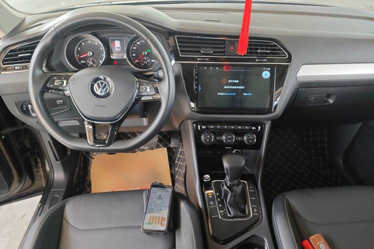 Used Volkswagen Tiguan L 2018 330TSI Automatic Two-Wheel Drive Luxury Edition Center Console