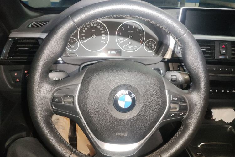 Used BMW 4 Series 2016 420i Convertible Fashion Model Steering Wheel