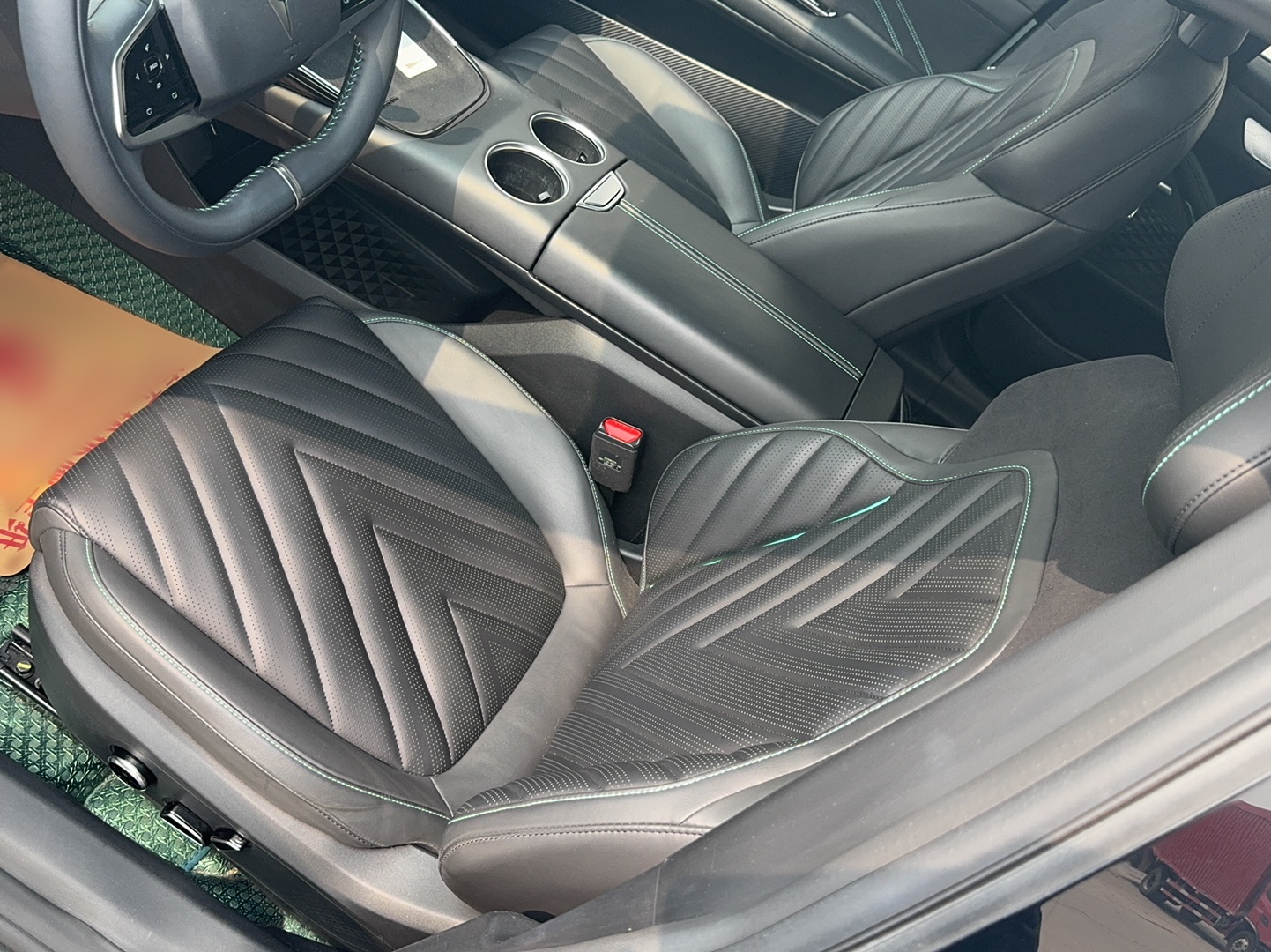 Переднее сиденье в автомобиле