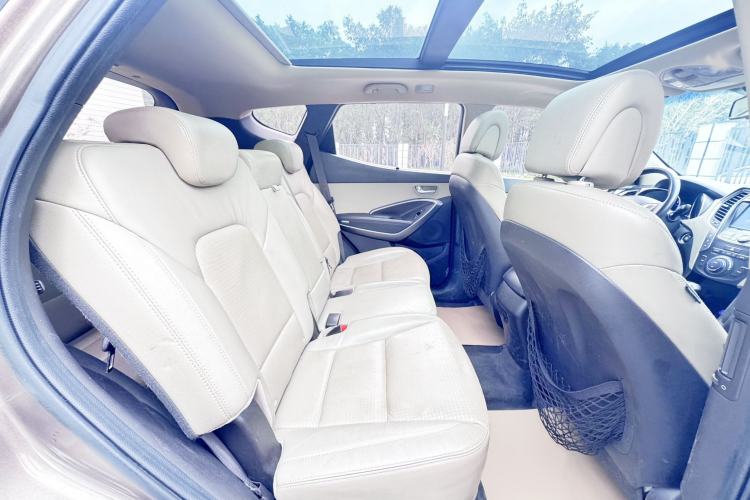 Used Hyundai Santa Fe 2013 Revised Version 2.4L Automatic All-Wheel Drive Luxury Trim
