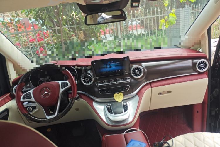 Used Mercedes-Benz V-Class 2021 V 260 Prestige Edition Center Console