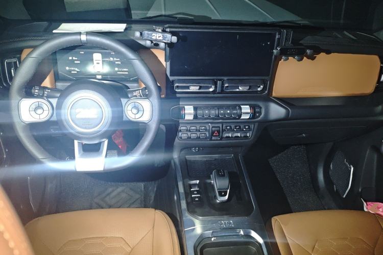 Used 212 T01 2024 2.0T Explorer
