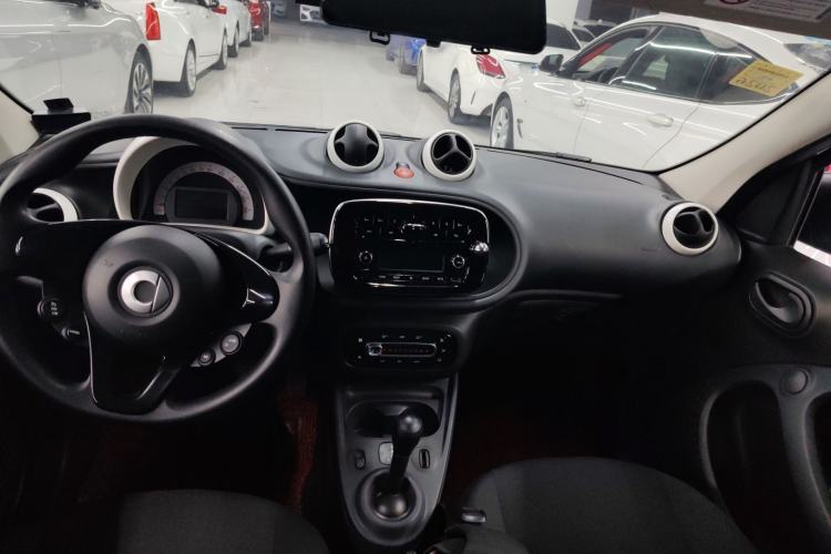 Used smart forfour 2018 1.0L 52 kW Dynamic Edition
