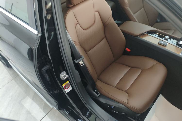 Used Volvo S90 2025 B5 Zhiyi Luxury Edition
