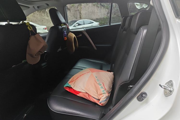 Used Toyota RAV4 2016 2.0L CVT Two-Wheel Drive Smart Edition China V Standard Left Rear Seat