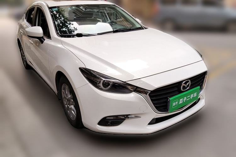 Used Mazda 3 Axela 2017 Sedan 1.5L Automatic Luxury Model China VI Standard Front Right 45 Deg