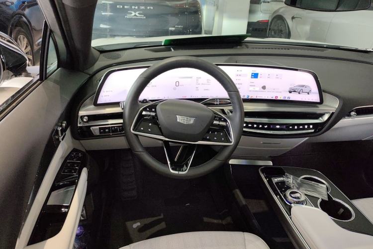 Used Cadillac LYRIQ 2024 Rear-Drive Standard Range Luxury Edition Steering Wheel