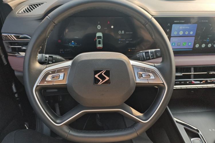 Used SOL X8 PLUS 2023 1.5 TGDI DCT ZhiShang Edition 7-Seater