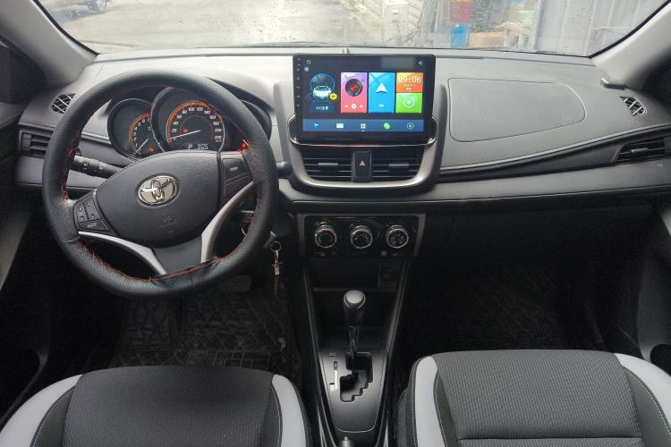 Used Toyota YARiS L Zhi Xuan 2022 1.5L CVT Leading PLUS Edition Center Console