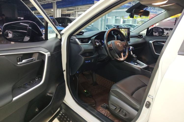 Used Toyota RAV4 2020 Dual-Engine 2.5L E-CVT 4x4 Elite PLUS Edition
