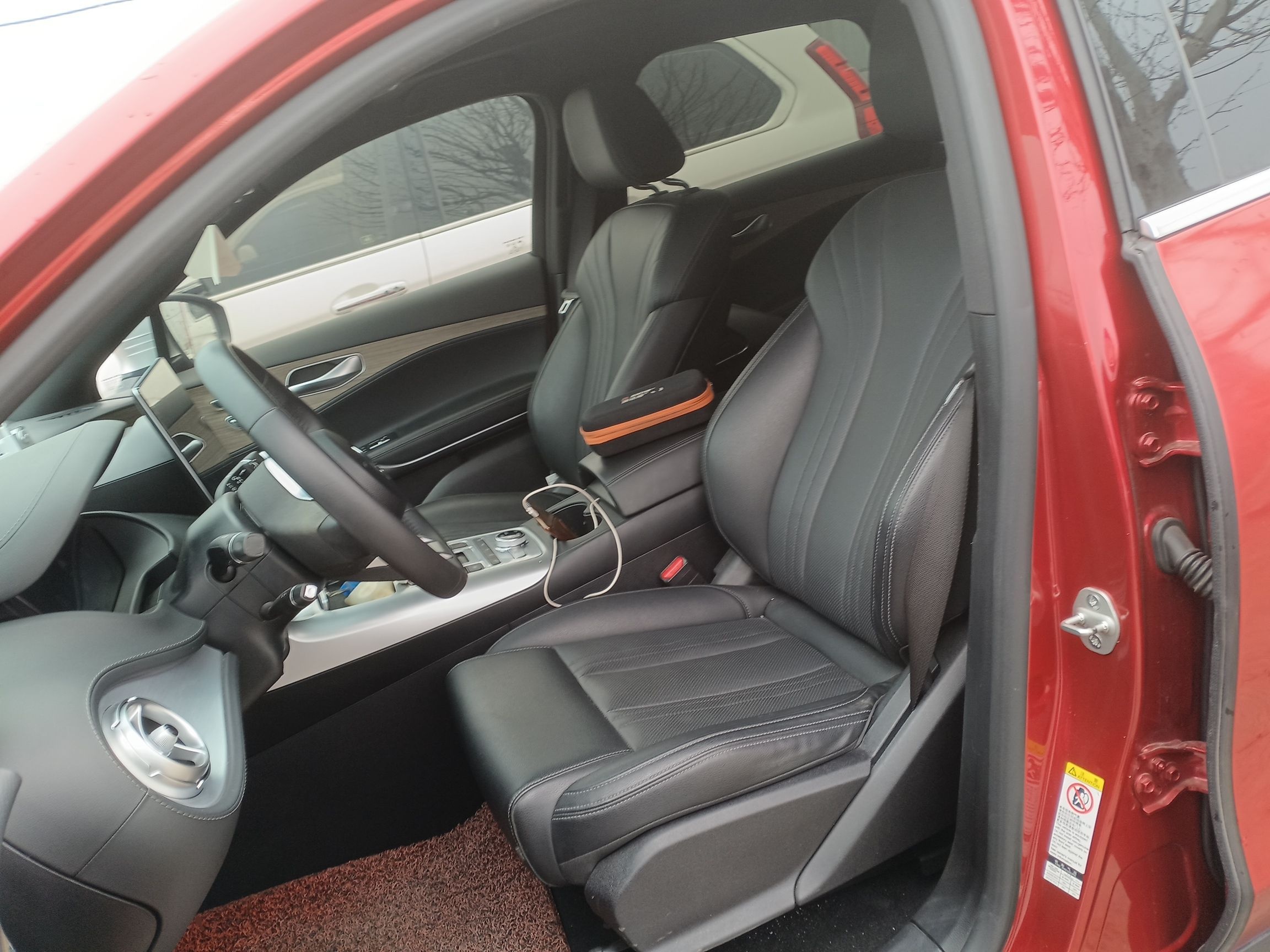 Переднее сиденье в автомобиле