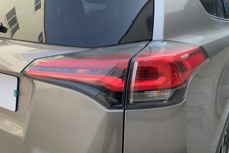 Used Toyota RAV4 2019 2.0L CVT Two-Wheel Drive Comfort Edition China VI Standard
