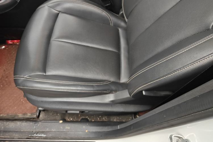 Used Roewe RX5 2018 20T Two-Wheel Drive Automatic Internet Smart Edition
