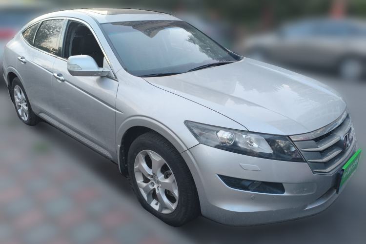 Used Honda Crosstour 2012 2.4L Luxury Edition Front Right 45 Deg