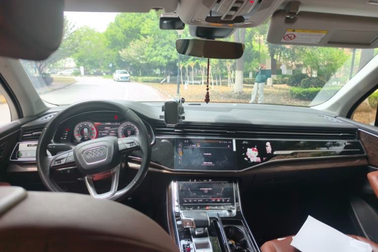 Used Audi Q7 2023 55 TFSI quattro S line Sport Edition Center Console