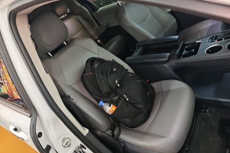 Used Toyota Granvia 2023 2.5L Hybrid Comfort Edition
