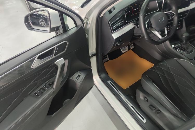 Used Volkswagen Tiguan L 2023 330TSI Automatic Two-Wheel Drive R-Line Enjoyment Edition
