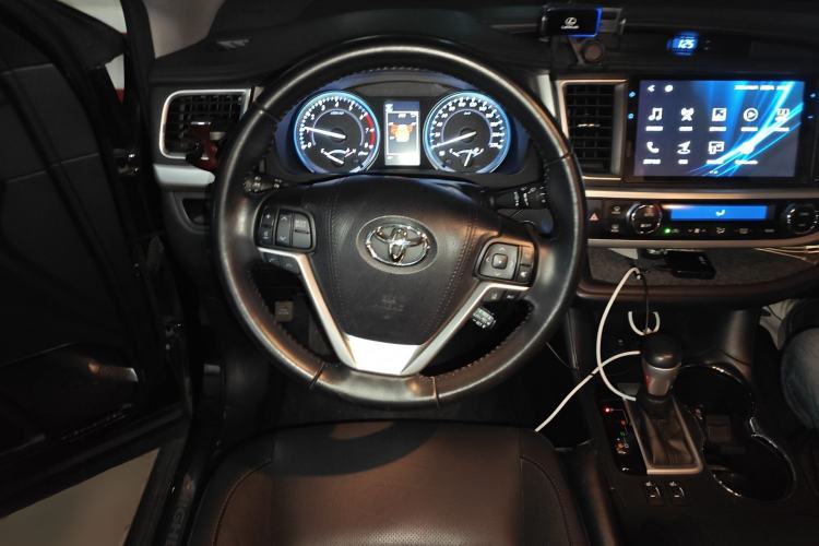 Used Toyota Highlander 2018 2.0T Four-Wheel Drive Prestige Version 7 Seats China V Emission Standard Steering Wheel