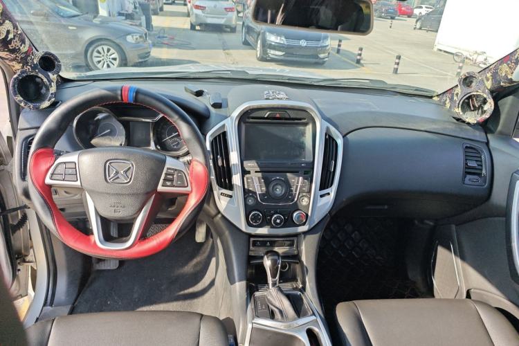 Used JMC Yusheng S350 2013 2.4T Automatic 2WD Diesel Luxury Edition 5 Seats
