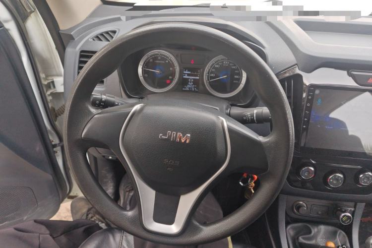 Used Isuzu JLM 2018 2.5T Four-Wheel Drive Diesel Luxury Version JE4D25Q5A Steering Wheel